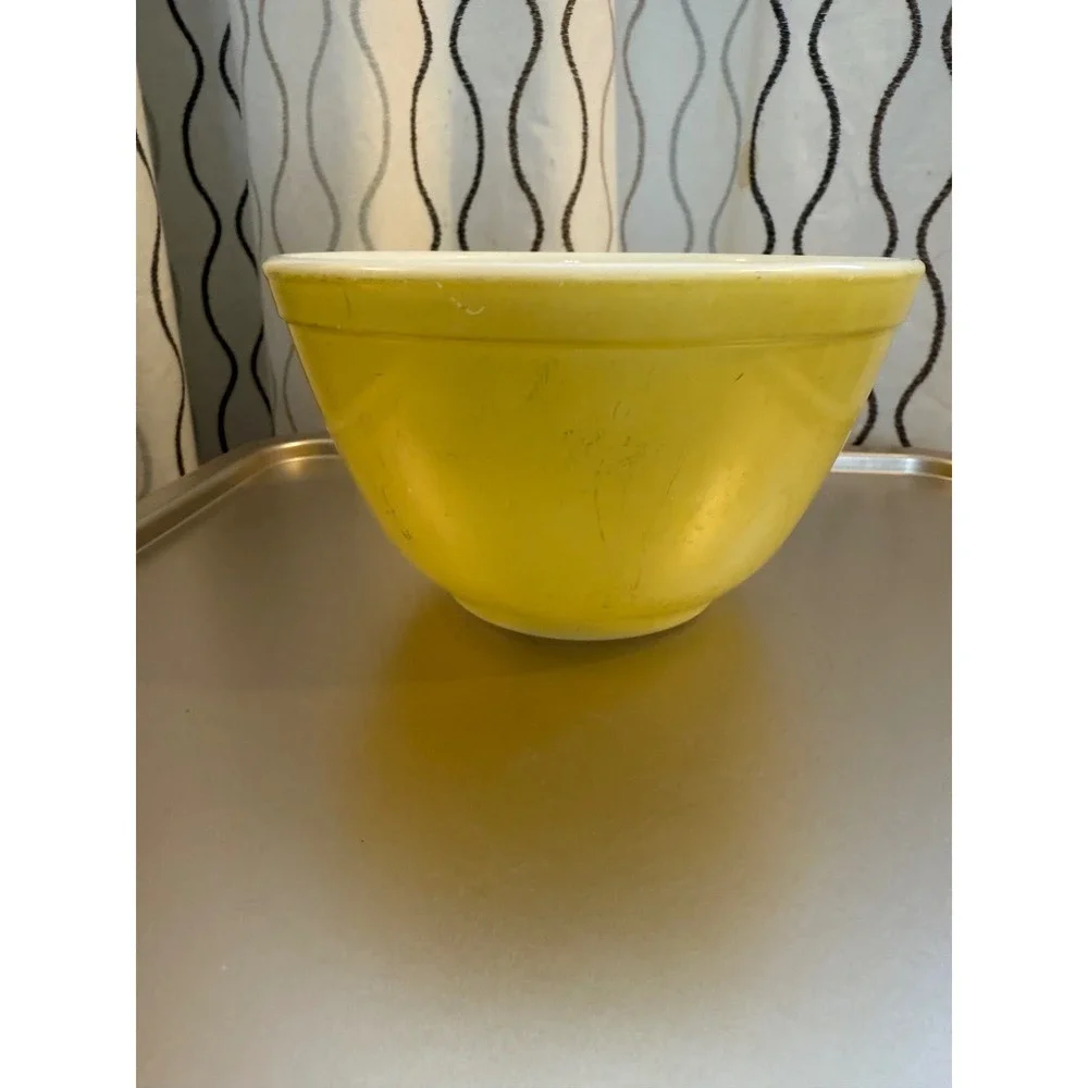 Vintage Pyrex 401 Yellow Chartreuse Mixing Bowl 1.5 PT MCM